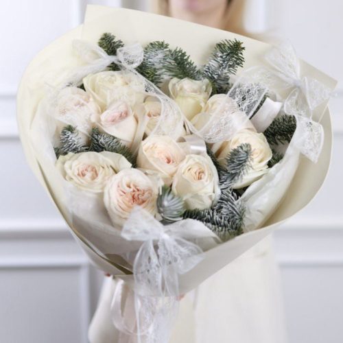 Букет с пионовидными розами и нобилисом