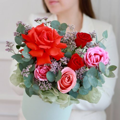 Красочная композиция с французской розой