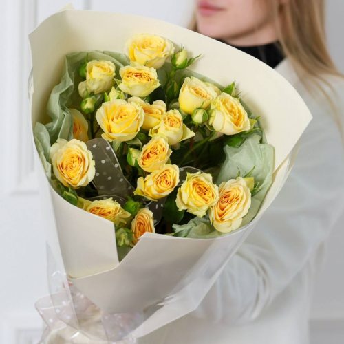 Букет кустовых роз