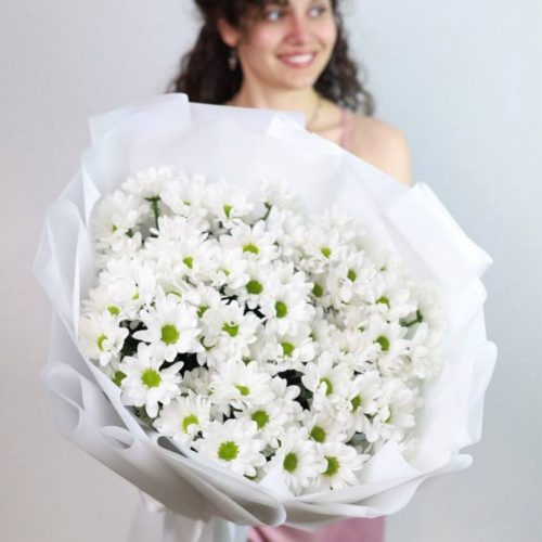 Пышный букет стойкой хризантемы