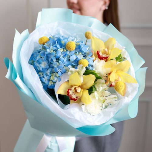 Солнечный букет с гортензией и орхидеей