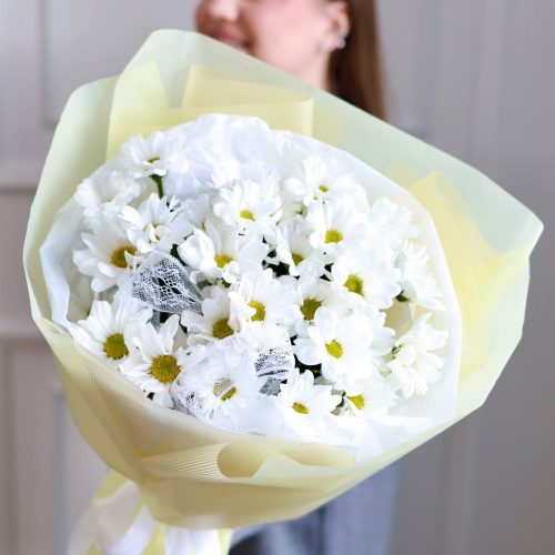 Милый букет стойких кустовых хризантем