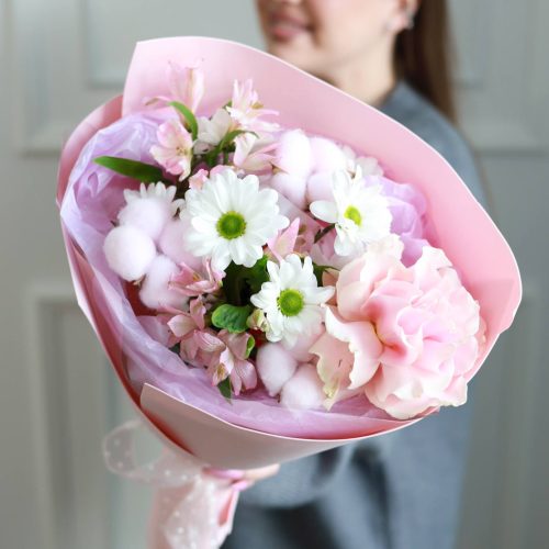 Нежный букет со стойкими цветами