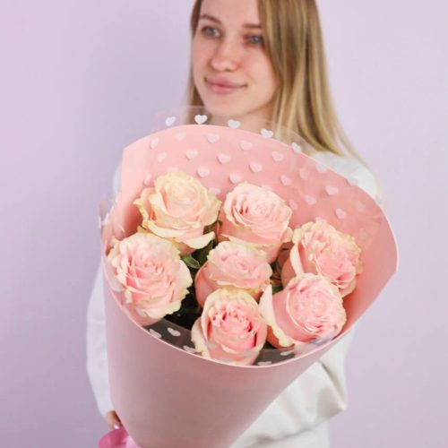 Букет пионовидных роз сорта Мондиаль