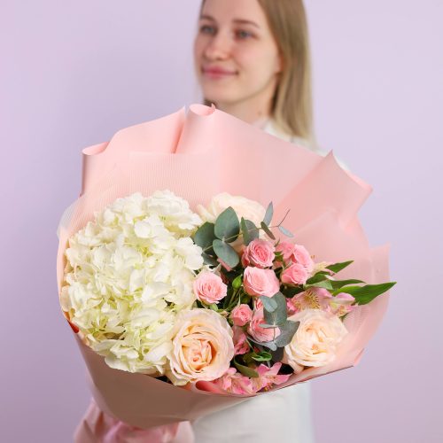 Потрясающий букет с ароматными пионовидными розами