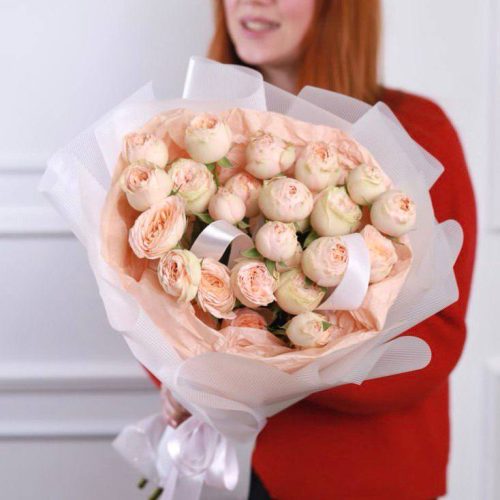 Букет нежных пионовидных роз