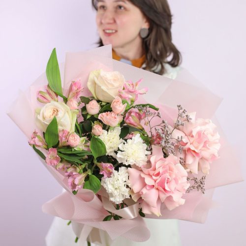 Ароматный букет с кружевными розами