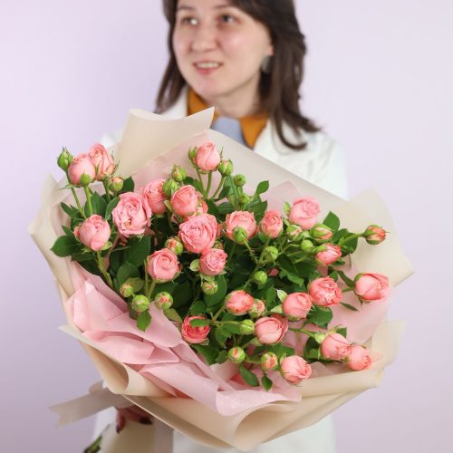 Букет кустовых пионовидных роз