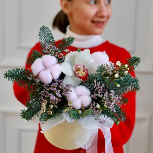 Очаровательная композиция с орхидеей