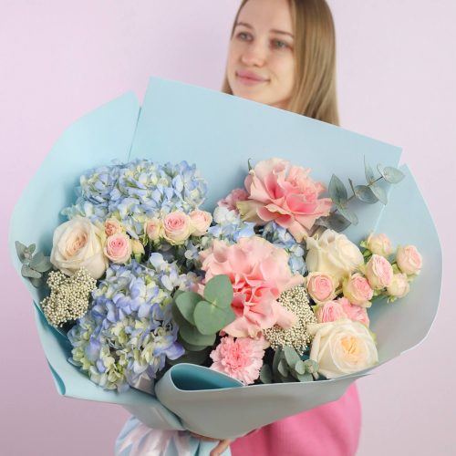 Обворожительный букет с ароматными розами