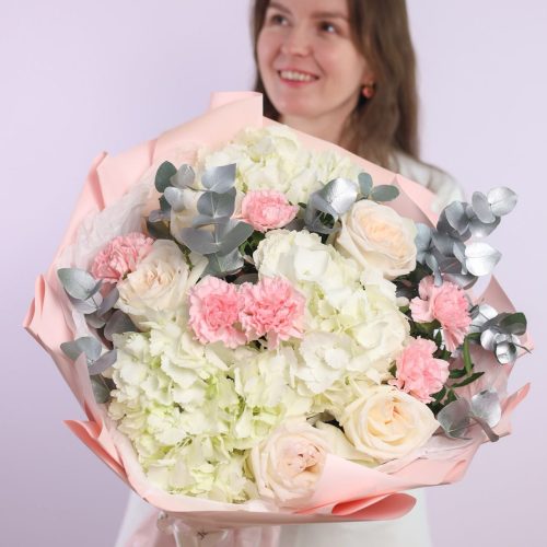 Ароматный букет с пионовидными розами