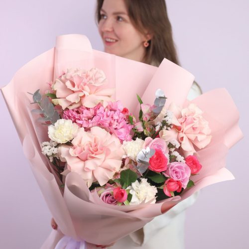 Шикарный букет с французскими розами
