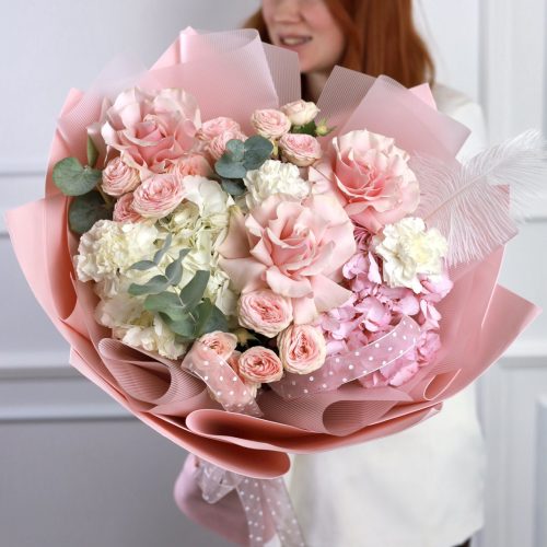 Воздушный букет в нежной гамме