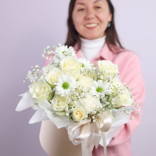 Белоснежная композиция с гипсофилой