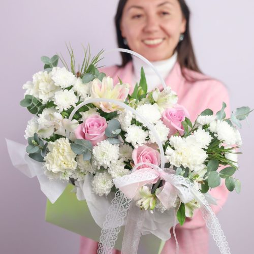 Очаровательная композиция с пионовидной лилией