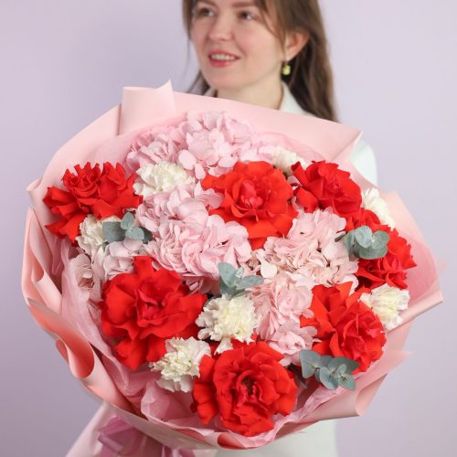 Воздушный букет с розовой гортензией