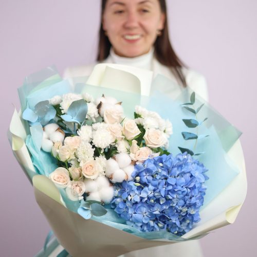 Потрясающий букет с пышной гортензией