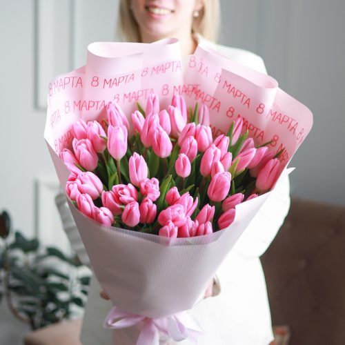 Великолепный букет из 51 розового тюльпана