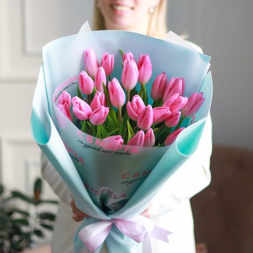 Стильный букет из 25 розовых тюльпанов