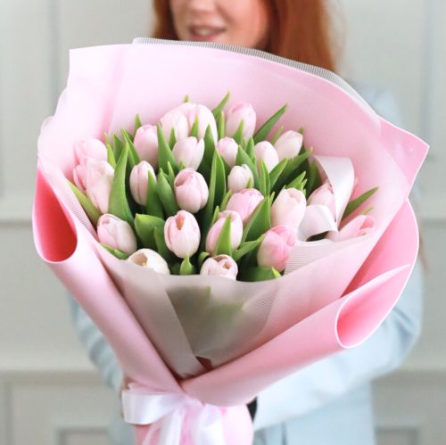 Стильный букет из 25 розовых тюльпанов