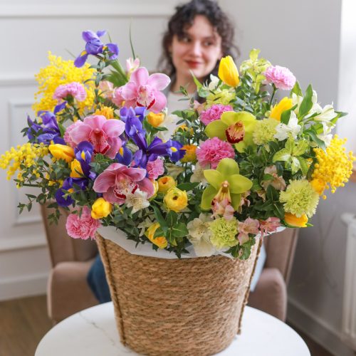 Роскошная весенняя корзина "Альпийский луг"