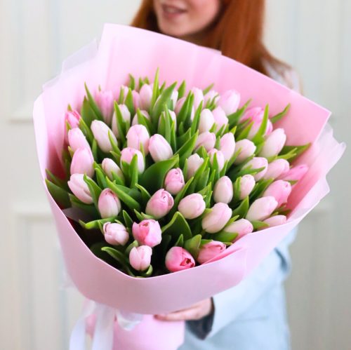 Великолепный букет из 51 розового тюльпана