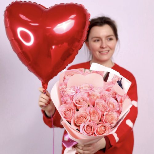 Праздничный сет с розовыми розами и шаром