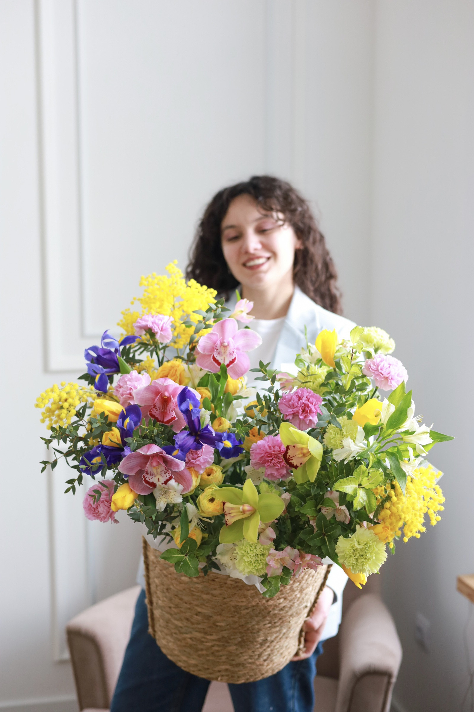 Роскошная весенняя корзина "Альпийский луг" — изображение 4