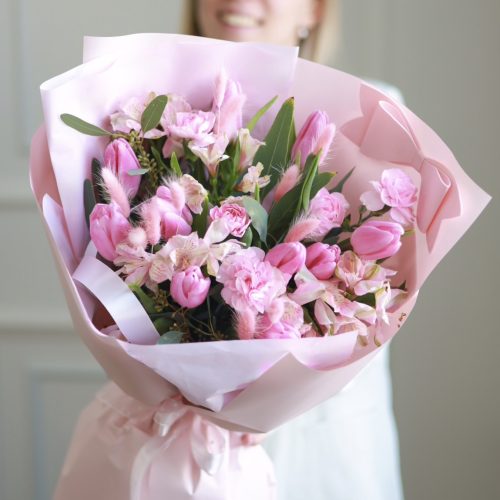 Воздушный весенний букет в нежной гамме