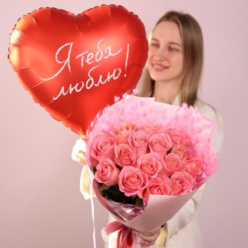 Праздничный сет с розовыми розами и шаром