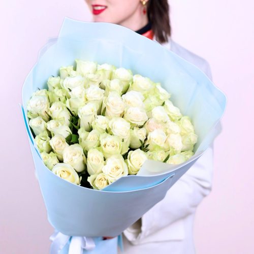Прекрасный букет из 51 белой розы