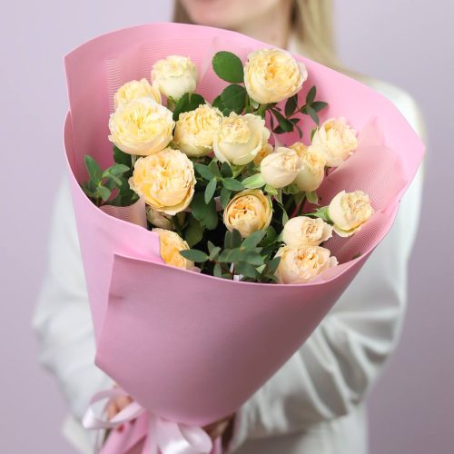 Букет кремовых пионовидных роз