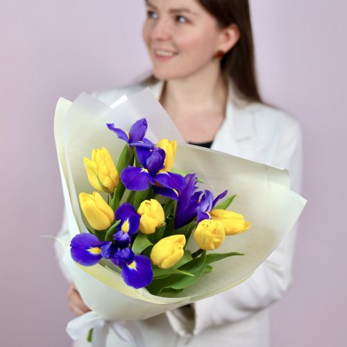 Яркий весенний букет